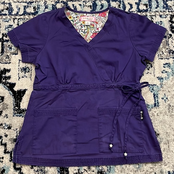 💰3 items for $25 🏷 Koi by Kathy Peterson Purple Katelyn Mock Wrap Top sz Small - Picture 2 of 8